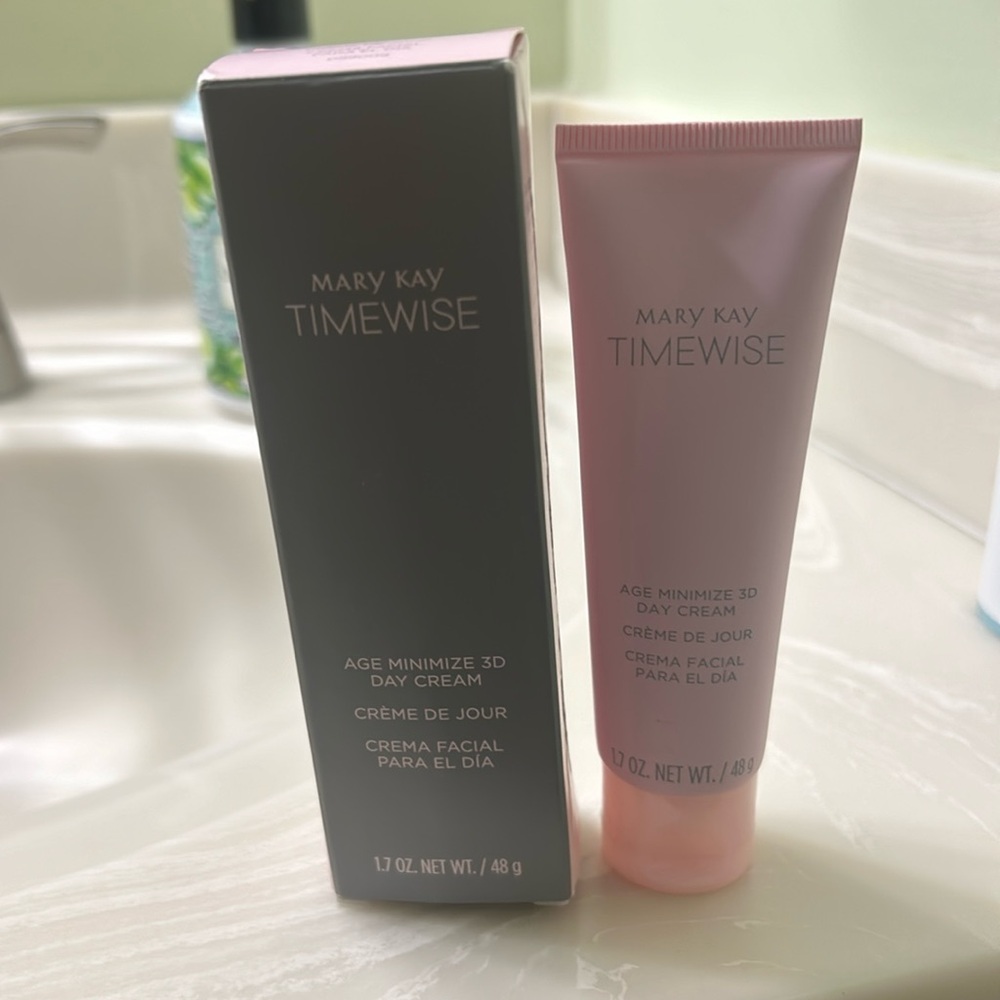 Mary Kay Timewise Age Minimizing 3D Day Cream. Normal to Dry Skin